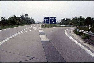 Einfahrt in Kreisel Südwest (Frankfurt Richtung Heidelberg) von Nebenfahrbahn West (Frankfurt Richtung Karlsruhe)