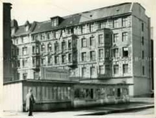 Provisorische HO-Verkaufsbuden in Ost-Berlin