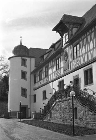 Schloss Augustenburg in Grötzingen. Fertigstellung des Wohnstifts sowie Inbetriebnahme des Restaurant- und Hotelbetriebs