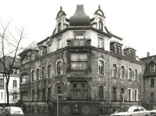Dresden-Trachau, Burgsdorffstraße 7/Ecke Reichenberger Straße. Wohnhaus (um 1900). Eckansicht mit Einfriedung