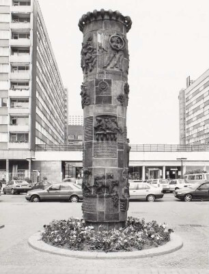 Säule mit Motiven aus der Geschichte Leipzigs