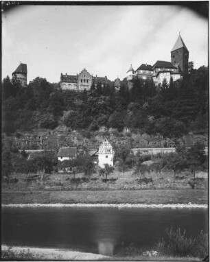 Zwingenberg Landschaftsbild mit Schloss Zwingenberg im Hintergrund
