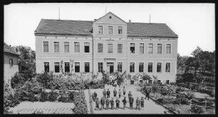 Naustadt. Kirche, Lutherplatz, Schule