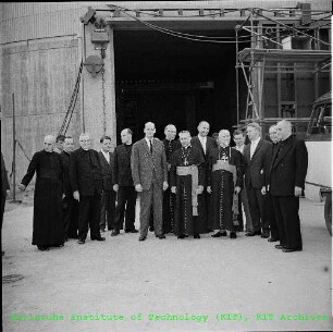 Besuch von Dr. Hermann Schäufele (Erzbischof von Freiburg) am Kernforschungszentrum Karlsruhe (KfK)