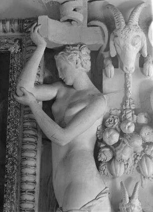 Nymphe als Tragfigur