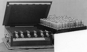 Wasserbatterie zur Aufladung der Elektrometernadel von Leppin : Technikgeschichte | Physik | Elektrizität | Elektrische Meßinstrumente