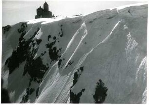 Riesengebirge (poln.: Karkonosze), Schneegrubenbaude auf dem Hohen Rad (poln.: Wielki Szyszak) und Blick in die Kleine Schneegrube