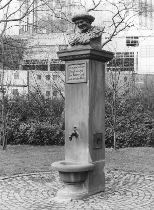 Lachhannes-Brunnen (Brunnen); Frankfurt, Taunusanlage