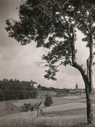 Frauenstein, Blick auf die Stadt mit Burgruine, Schloss und Kirche von Westen