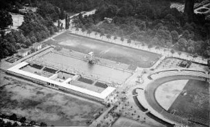 Dresden-Altstadt. Georg-Arnhold-Bad (Einweihung 1926) mit Nordkurve der Ilgen-Kampfbahn. Luftbild-Schrägaufnahme von Südwest