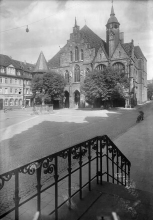 Hildesheim, Rathaus und Rolandbrunnen : Hildesheim, Altstädter Markt. Rathaus (erneuert 1883-1892; Gustav Schwartz), davor der Rolandbrunnen (Inbetriebnahme 1540; ab 1985 Neubau)