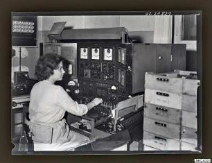 Prüftisch für Empfänger-Röhre (alte Technologie), Foto 1964