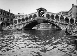 Venedig. Ponte di Rialto (1588-1591; A. da Ponte). Ansicht vom Canal Grande