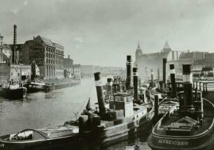 Berlin, Vorhafen der Mühlendammschleuse mit Schleppdampfern gegen Waisenbrücke : Berlin, Schleppdampfer