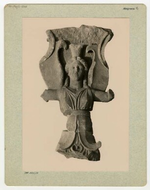 Magnesia am Mäander, Artemision, Mittelakroter des Ostgiebels