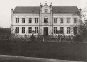 Brauna. Schule, Straßenansicht