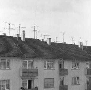Steigende Anzahl von Fernsehgeräten in Karlsruher Haushalten.