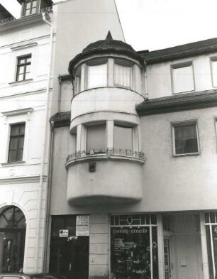 Wurzen, Albert-Kuntz-Straße 7. Wohn- und geschäftshaus (um 1920 umgebaut). Erker