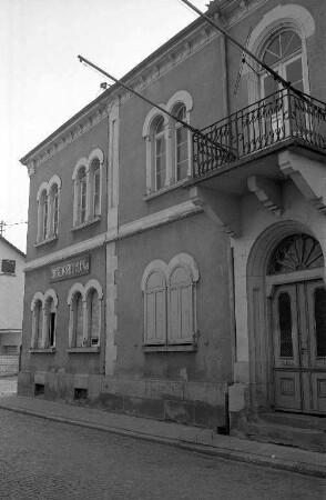 Jugendzentrum im alten Rathaus von Knielingen in der Saarlandstraße 16