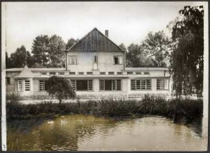 Heilbad Heiligenstadt. Kurpark. Kneippbad mit Schwanenteich