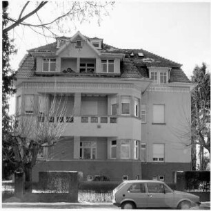 Villa mit Einfriedung; Bad Homburg, Landgrafenstraße 26