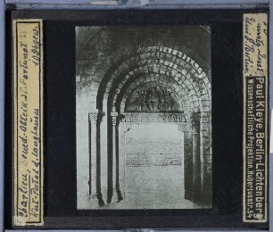 Charlieu, Abtei Saint-Fortunat : Langhaus, West-Portal
