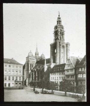 Kilianskirche vor der Restauration, im Vordergrund Marktplatz