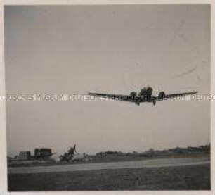 Wehrmachtssoldaten, Flugzeuge, Auf einem nordgriechischen Feldflughafen
