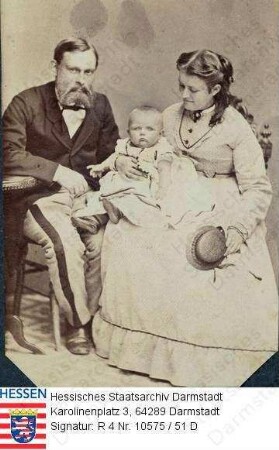Wilbrand, Wilhelm Dr. phil. h. c. (1842-1922) / Porträt mit Ehefrau Luise geb. Keim (1847-1912) und Sohn Dr. jur. Willi (Wilhelm) Wilbrand (1871-1957)