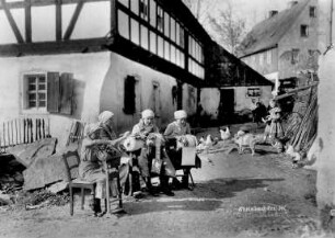 Klöpplerinnen am Berg-Gut