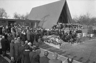 Beisetzung des früheren Bürgermeisters und Ortsvorstehers von Hohenwettersbach Erwin Gräber auf dem Friedhof von Hohenwettersbach