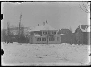 Wohnhaus der Oberin mit Krankengebäude F4 (rechts) und Küchengebäude