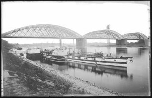 Riesa. Elbbrücke mit Dampfer Riesa
