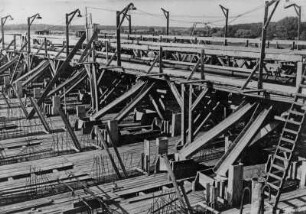 Bau der ersten Kanalbrücke Magdeburg über die Elbe bei Hohenwarthe