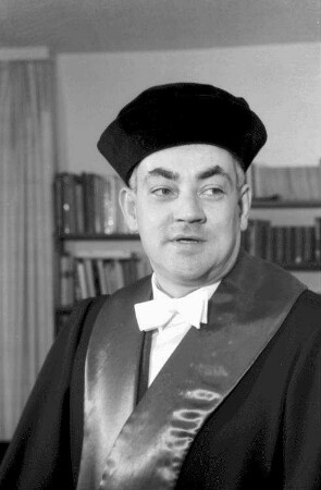 Freiburg: Wohnung; Prof. Dr. Horst Ehmke; Portrait im Talar