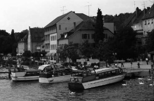 Überlingen: Motorboote am Anlegeplatz