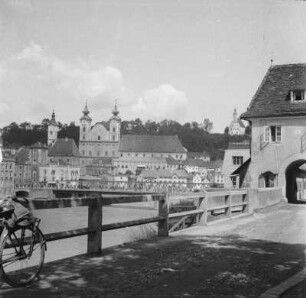 Steyr-St. Michael : Blick auf die Michaelerkirche am Ufer der Steyr.