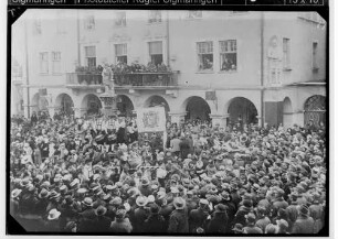 Fasnacht Sigmaringen 1935; Bräuteln vor dem Rathaus