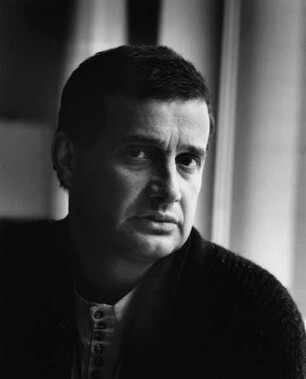 Mircea Dinescu (geb. 1950; rumänischer Schriftsteller, Redakteur und Bürgerrechtler). Bukarest, 1991