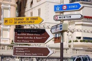 Monte Carlo - Schilder : Diverse Hinweisschilder in Hafennähe von Monte Carlo, 2006