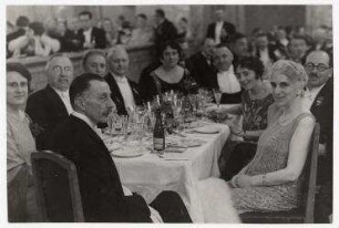 Die niederländische Delegation der Interparlamentarischen Union während eines Empfangs durch die Reichsregierung im Zoo, Berlin