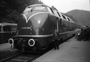 Triberg: Diesellok im Bahnhof Triberg, verschiedene Ansichten