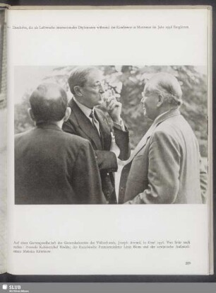 Auf einer Gartengesellschaft des Generalsekretärs des Völkerbunds