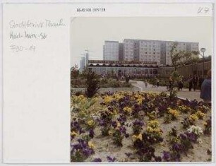 Straßenansicht. Berlin, Marzahn, Karl-Maron-Str. (ab 1992 Poelchaustraße)