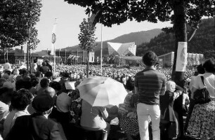 Freiburg: Publikum auf dem Messplatz