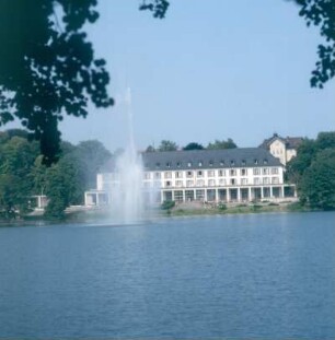 Bad Salzungen. Kurhaus. Blick über den Burgsee nach Süden