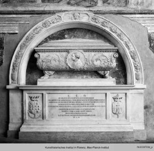 Denkmal für Vincenzio Peruzzi in Form eines Arkosolgrabmals mit Epitaph