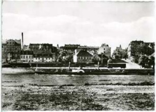 Riesa. Blick auf Riesa - Elbe mit Schlepper Lobositz