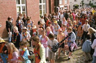 Kindervogelschießen: Umzug an der Hude