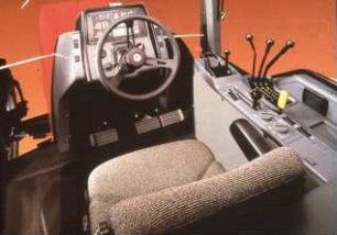 Fotografie: Traktor, Führerstand, Arbeitsplatz, Bedienelement, Elektronische Hubwerksregelung (EHR)